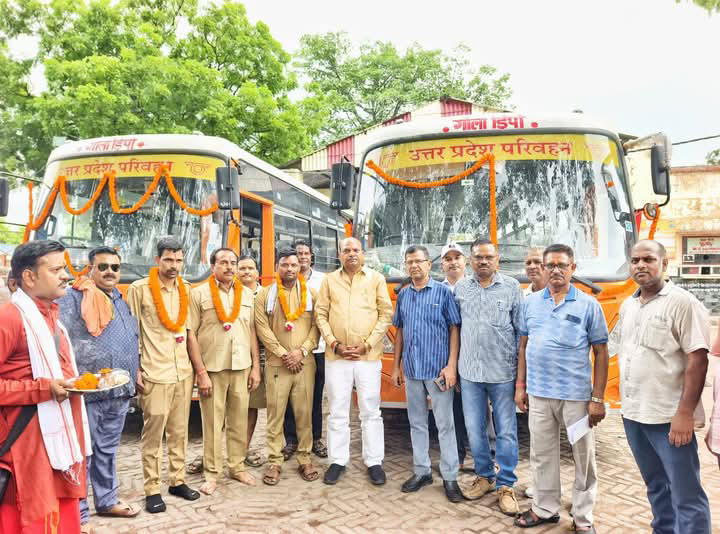 लखीमपुर खीरी : गोला डिपो में पांच नई ग्रामीण बस सेवाओं का पालिकाध्यक्ष ने किया उद्घाटन