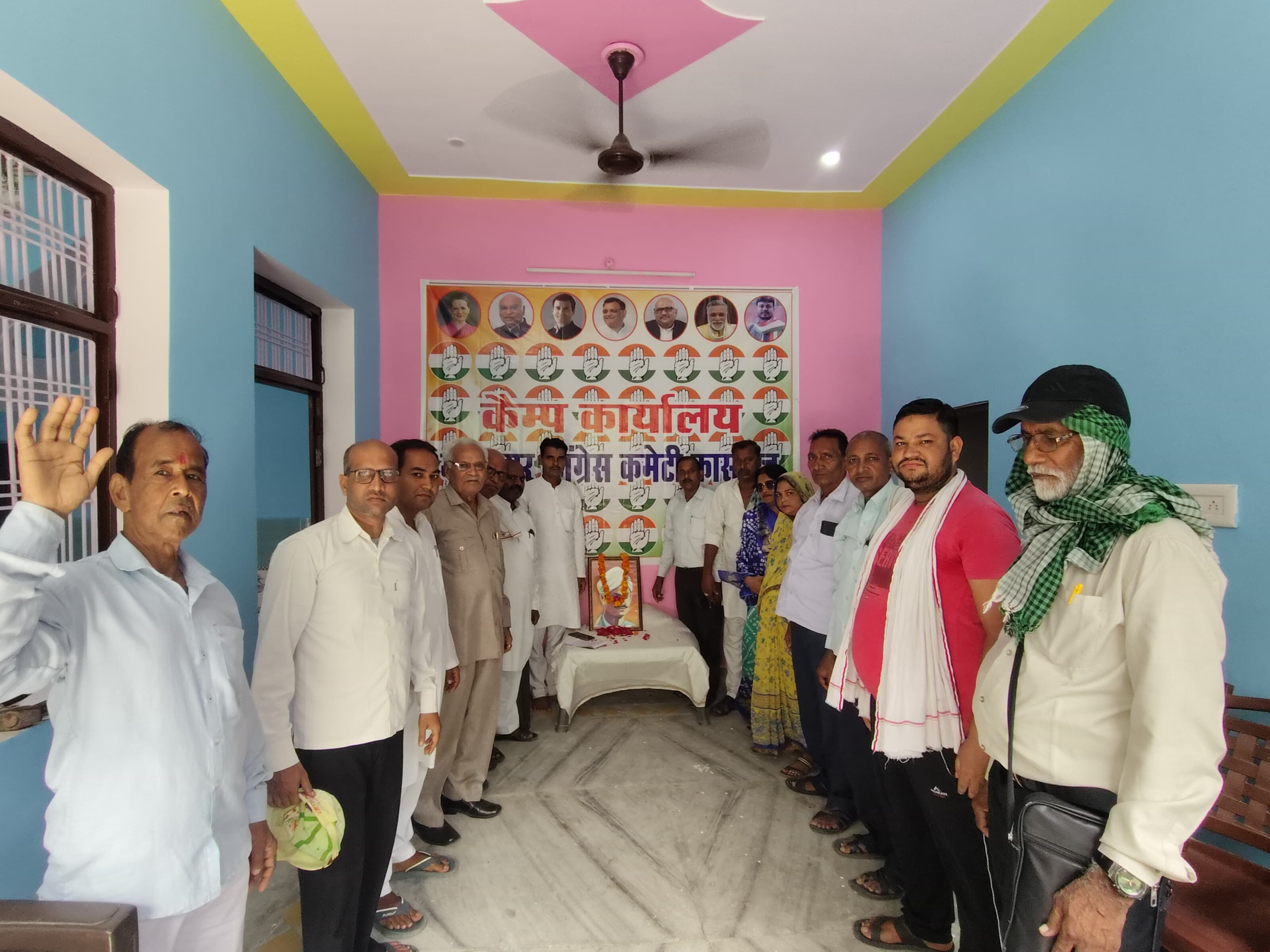 कासगंज : आजादी के महानायक पंडित मंगल पांडे जी की जयंती कांग्रेस कमेटी ने बड़े धूमधाम से मनाया