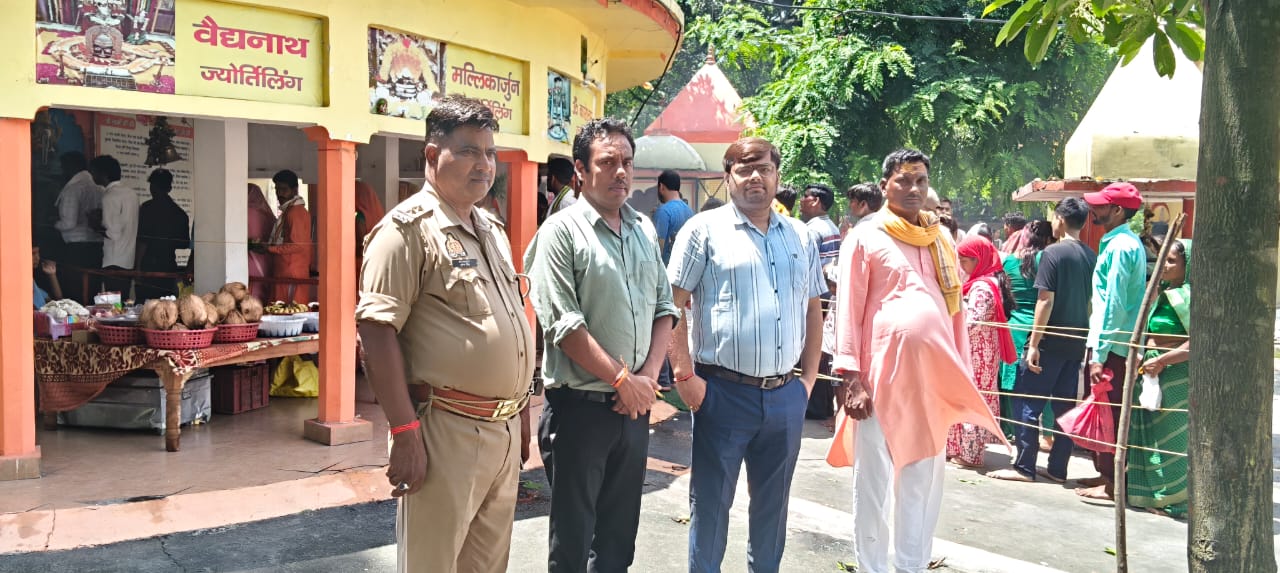 पीलीभीत:सावन के पहले सोमवार को बाबा इकोत्तरनाथ मंदिर पर उमडी भीड।