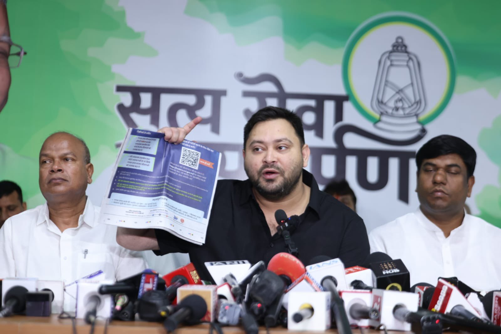 बिहार में मतदाता सूची पुनरीक्षण पर तेजस्वी यादव का बड़ा हमला, चुनाव आयोग पर लगाए गंभीर आरोप