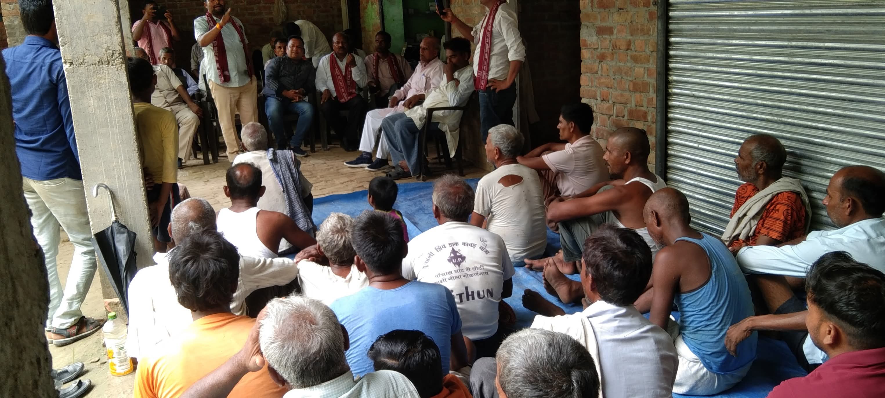 फर्रुखाबाद:जन अधिकार पार्टी की "मिशन 2027" मीटिंग: अमृतपुर में संगठन विस्तार पर जोर।