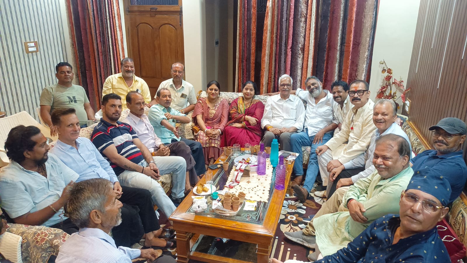 फर्रुखाबाद:व्यापारी हितों की रक्षा के लिए बैठक आयोजित, उत्पीड़न न बर्दाश्त करने का ऐलान।
