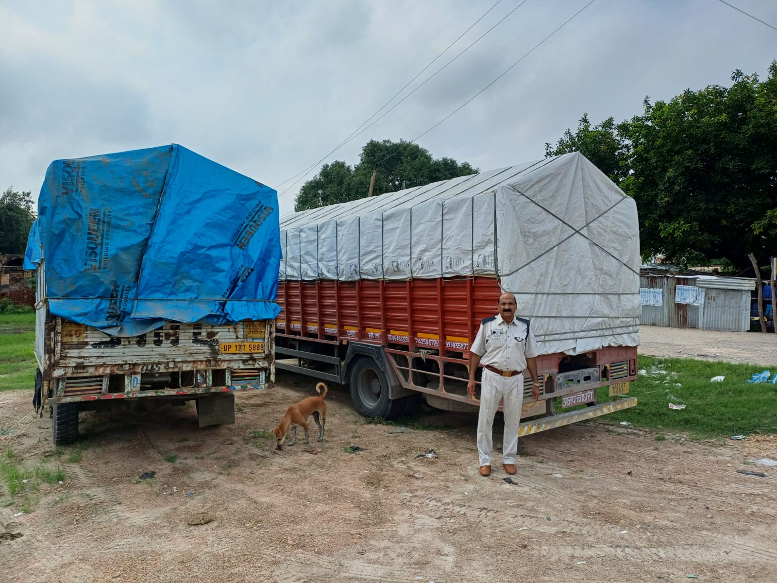 फर्रुखाबाद:ओवरलोड वाहनों पर बड़ी कार्रवाई, चार वाहन सीज, ₹3.19 लाख जुर्माना।