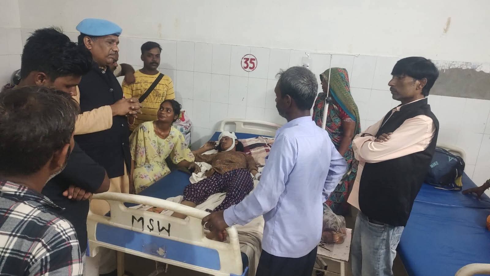 फर्रुखाबाद:दीक्षा शाक्य से मिला आम आदमी पार्टी का प्रतिनिधिमंडल, लोहिया अस्पताल में इलाज में लापरवाही पर जताई नाराज़गी।