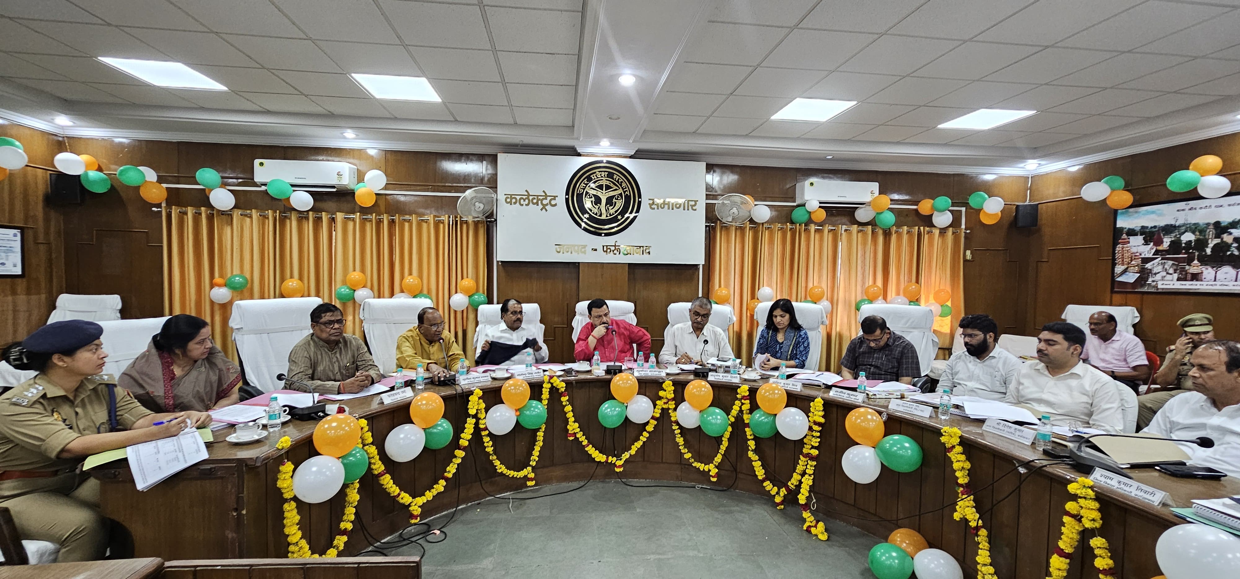 फर्रुखाबाद:सांसद की अध्यक्षता में सम्पन्न हुई सड़क सुरक्षा समिति की महत्वपूर्ण बैठक, दुर्घटनाओं में भारी वृद्धि पर जताई गई चिंता।