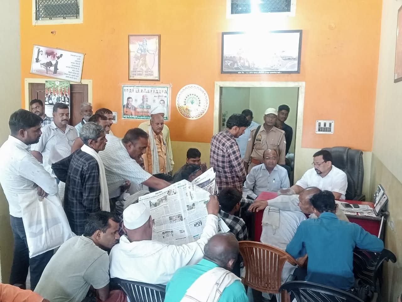 फर्रुखाबाद सांसद मुकेश राजपूत ने सुनी जनसमस्याएं, अधिकारियों को दिए निस्तारण के निर्देश।