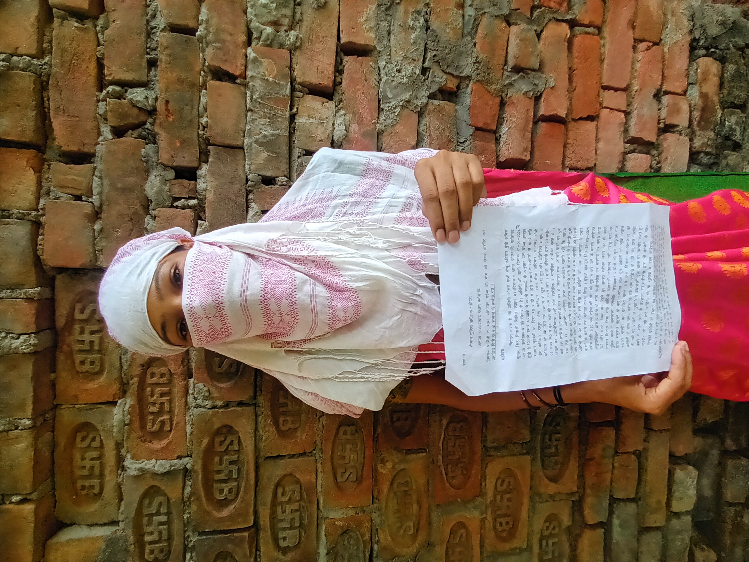 फर्रुखाबाद: ससुरालीजनों ने महिला से दहेज की मांग करते हुए मारपीट कर घर से निकला