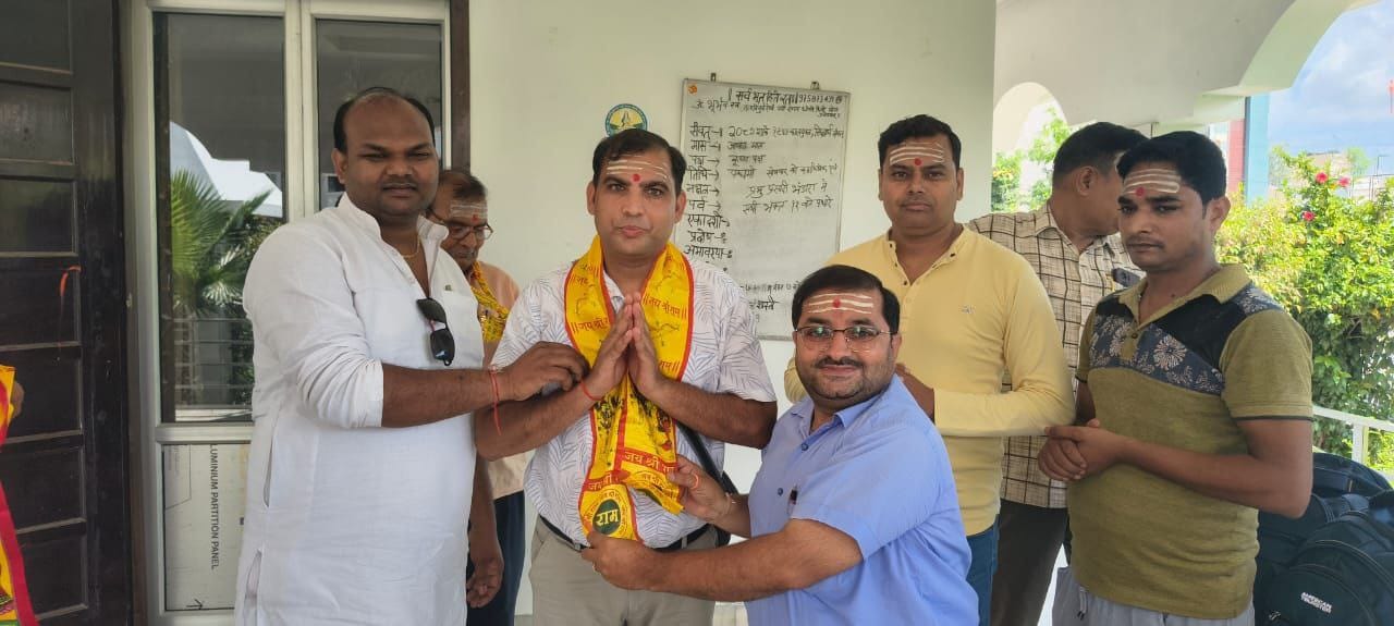 पीलीभीत:अमरनाथ यात्रा हेतु पूरनपुर के शिव शक्ति धाम मंदिर से दूसरा जत्था रवाना हुआ।