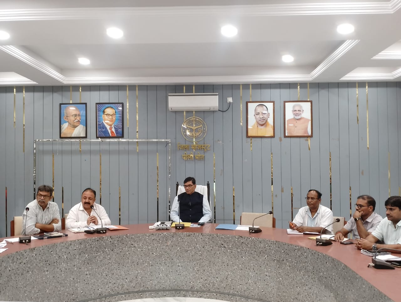 पीलीभीत:जिलाधिकारी की अध्यक्षता में संचारी रोग नियंत्रण एवं दस्तक अभियान की द्वितीय अन्तर्विभागीय समन्वय समिति की बैठक हुई सम्पन्न।