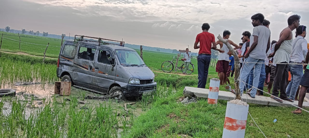 पीलीभीत:अधिकांश स्कूल संचालक खटारा और बिना फिटनेस के बाहनों से बच्चों की जान से करते हैं खिलवाड़