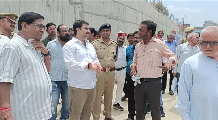 लखीमपुर खीरी : कावड़ यात्रा की तैयारियों का एडीएम ने गोला विधायक संग लिया जायजा