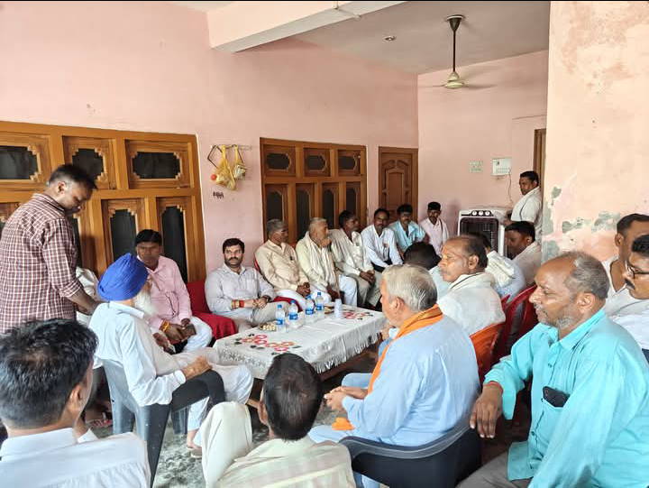 लखीमपुर खीरी : गोला विधायक ने किया क्षेत्र का दौरा,लोगो की समस्याओं को सुन सम्बन्धित अधिकारियों को दिए आवश्यक दिशा निर्देश