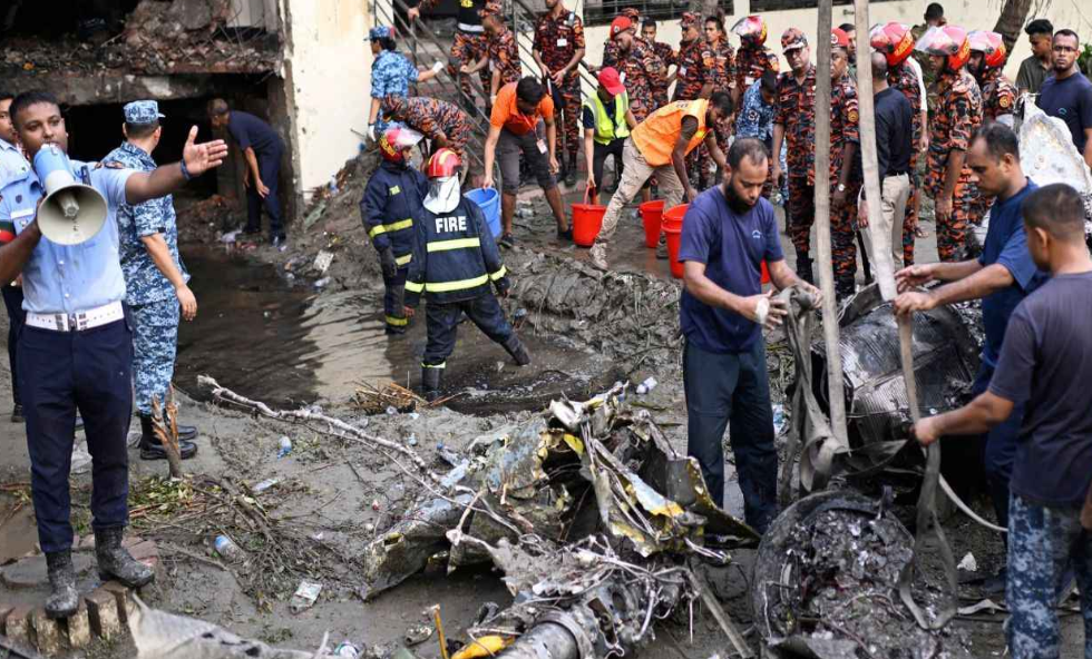 बांग्लादेश में वायुसेना का ट्रेनर जेट स्कूल से टकराया, 20 की मौत, 171 घायल; पीएम मोदी ने जताया शोक ?