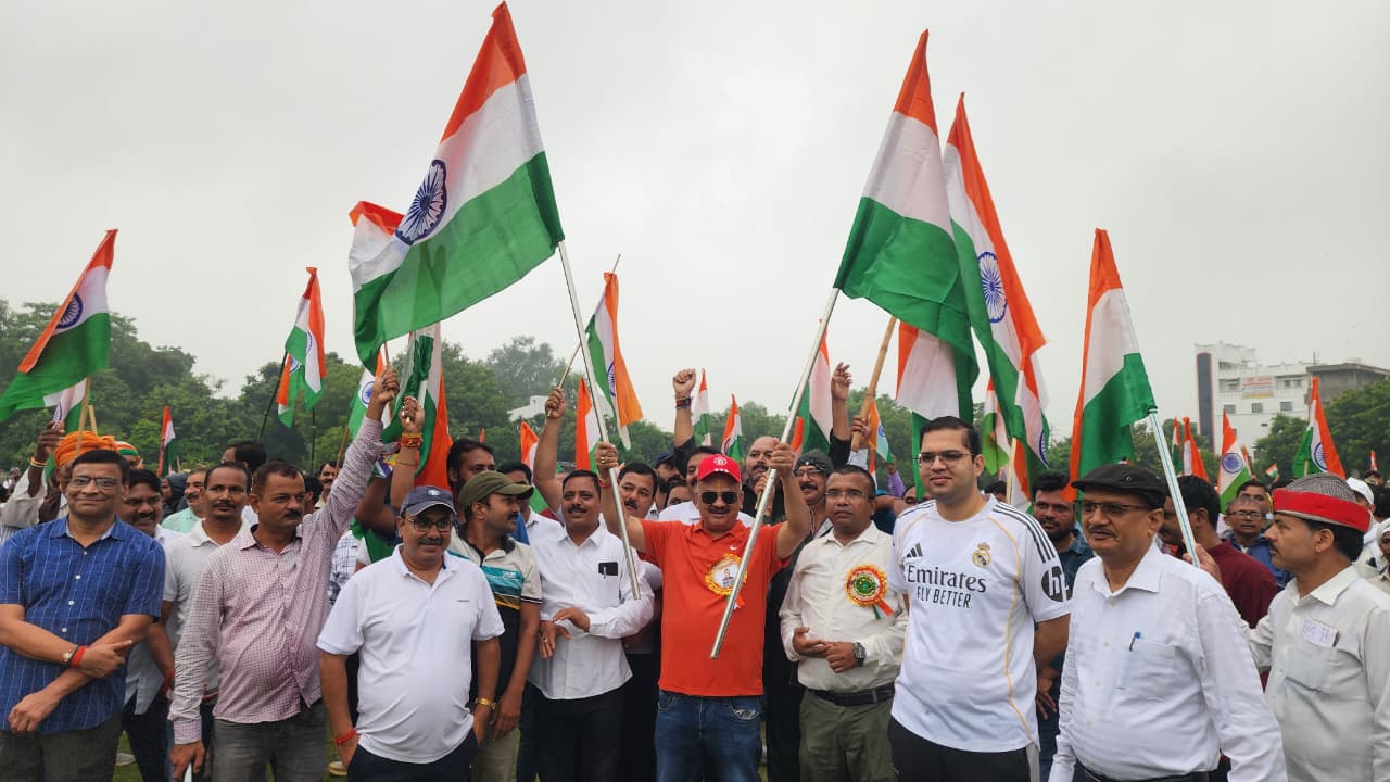 जौनपुर :जिला प्रशासन के तत्वाधान में निकाली गयी भव्य एवं एतिहासिक रैली
