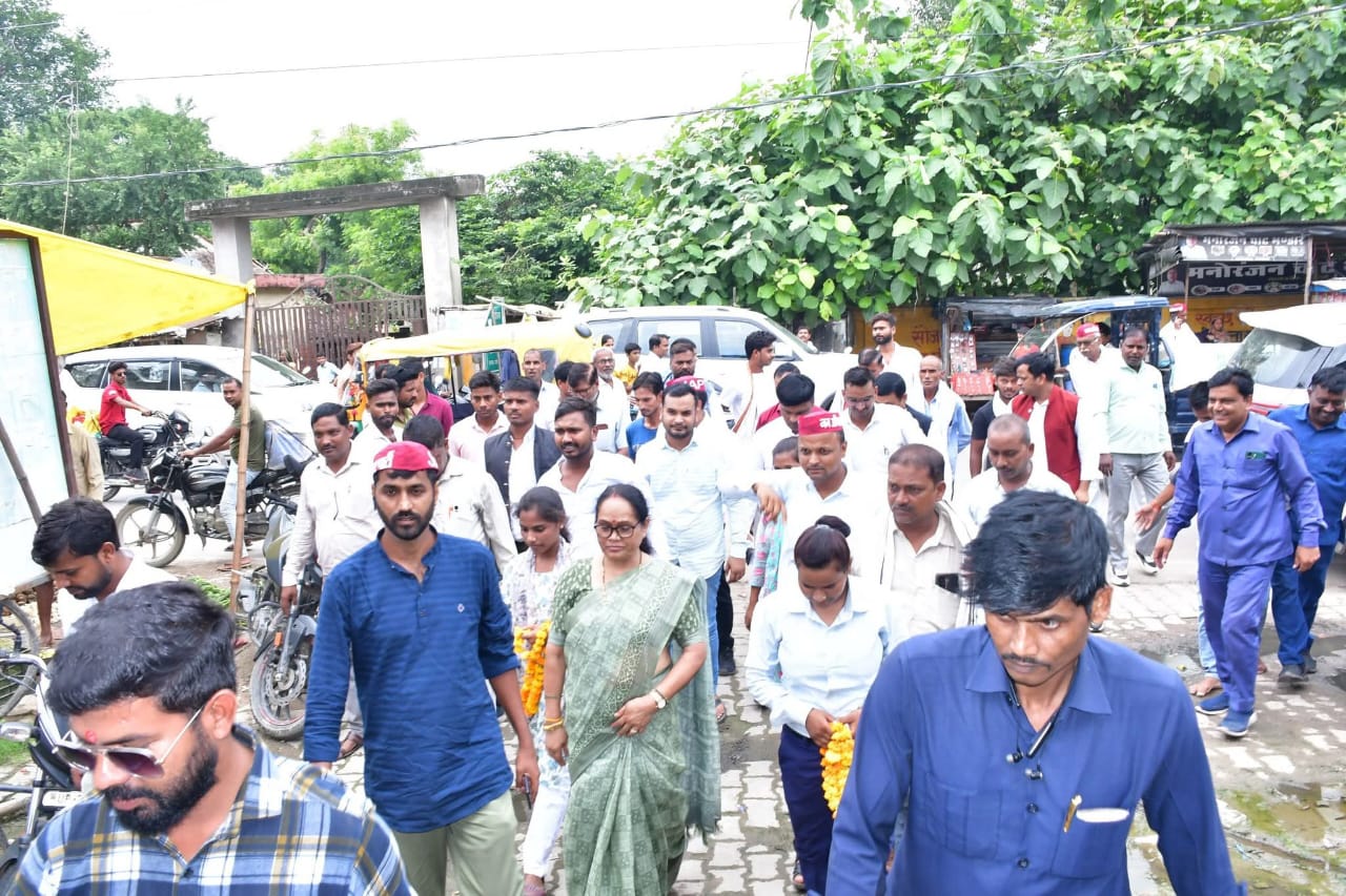 रायबरेली:जन अधिकार पार्टी का 'चलो गांव की ओर' अभियान कंसमीरा गांव में पहुँचा, ग्रामीणों से जुड़ी पार्टी।