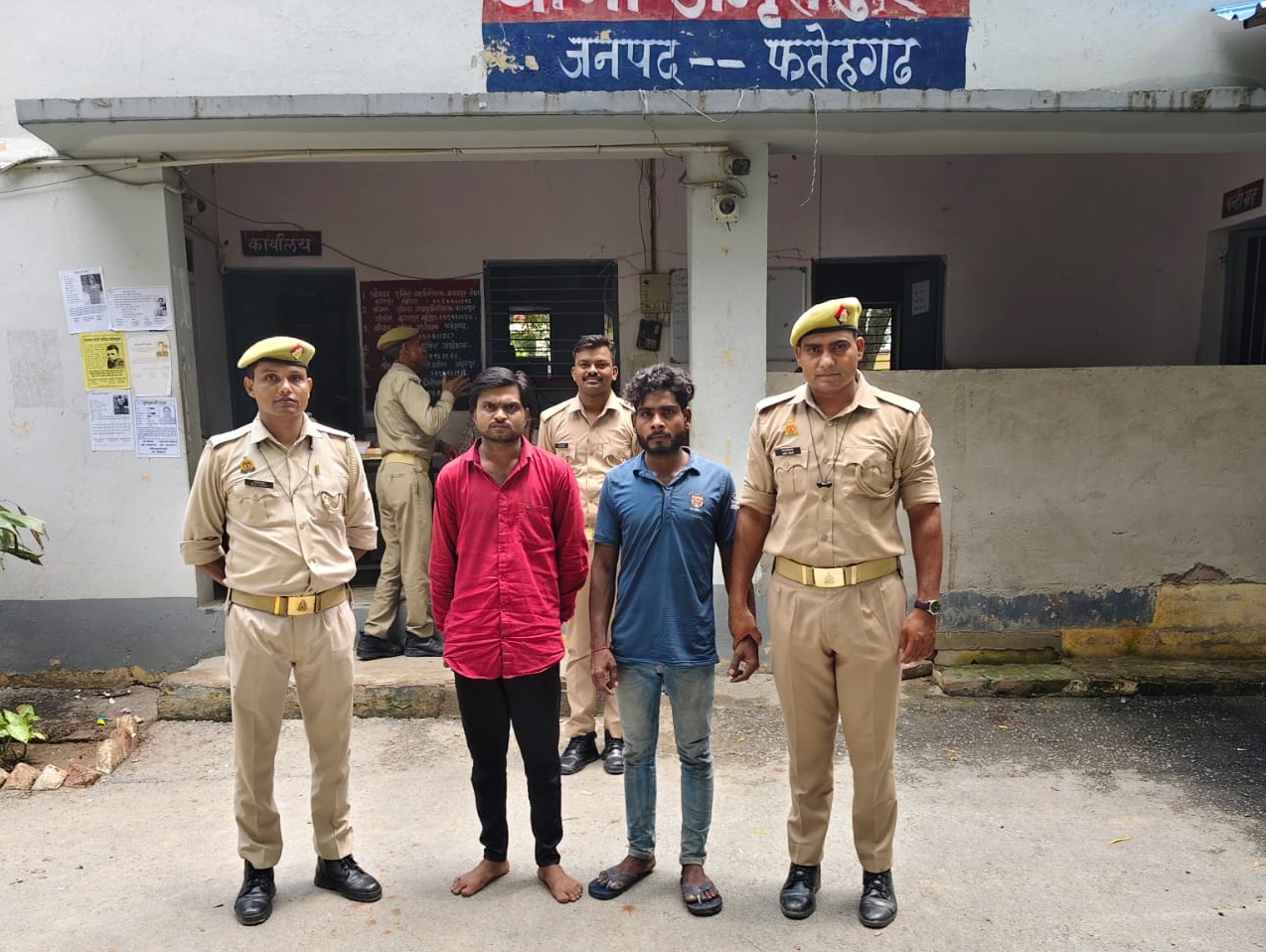 फर्रूखाबाद:थाना अमृतपुर पुलिस ने दो नाबालिग बालिकाओं को बहला-फुसलाकर भगाने वाले दो वांछित अभियुक्तों को किया गिरफ्तार