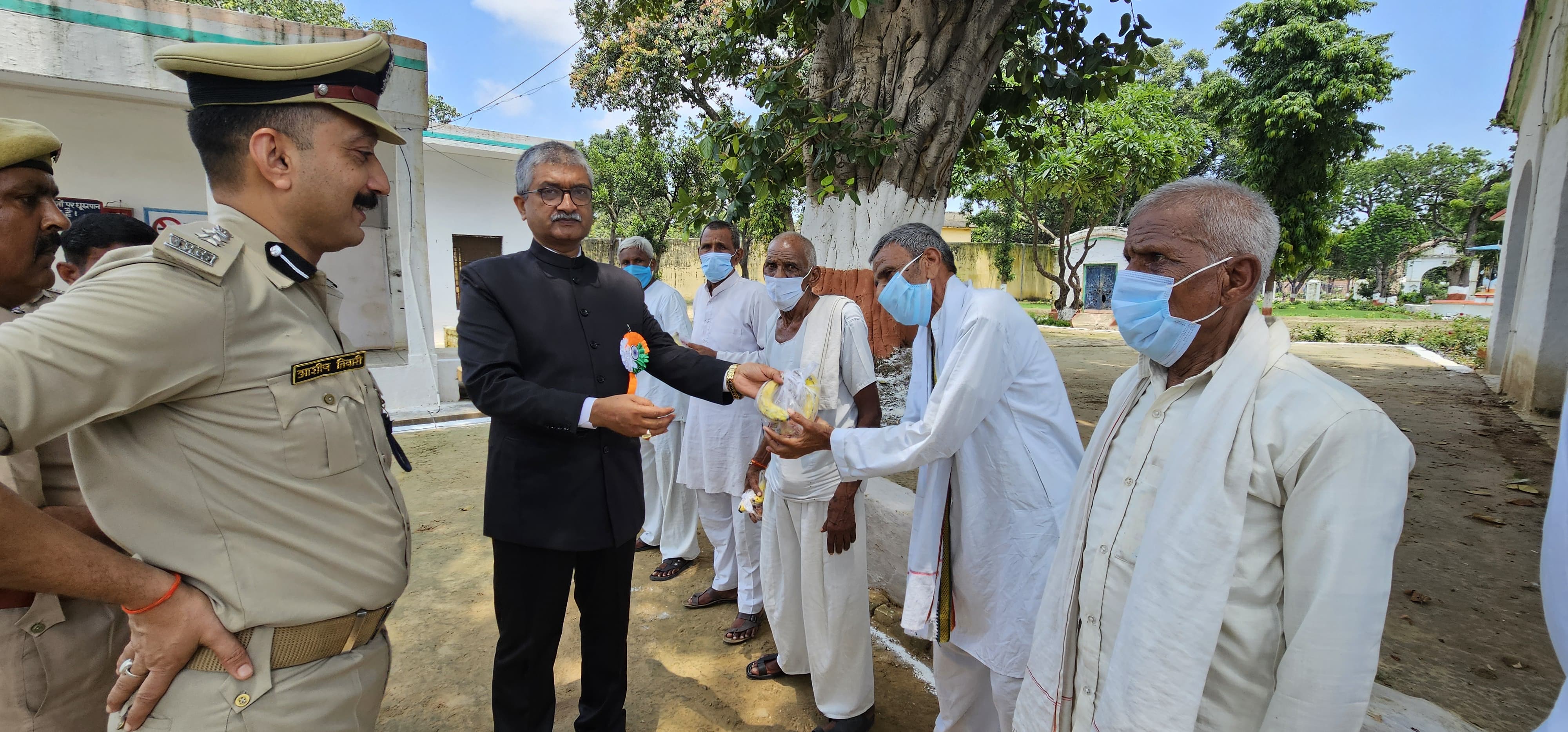 फर्रुखाबाद:स्वतंत्रता दिवस पर जेल अस्पताल में बंदियों को मिला फल व शुभकामनाएं