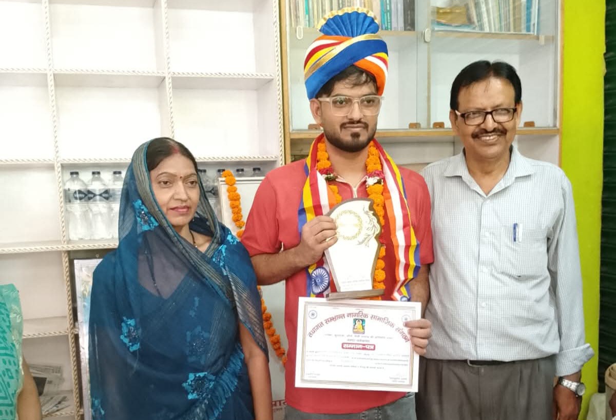 फर्रुखाबाद:कठिन तपस्या के बाद मिली सफलता, विनय दीप रतन शाक्य ने नीट परीक्षा में रचा इतिहास