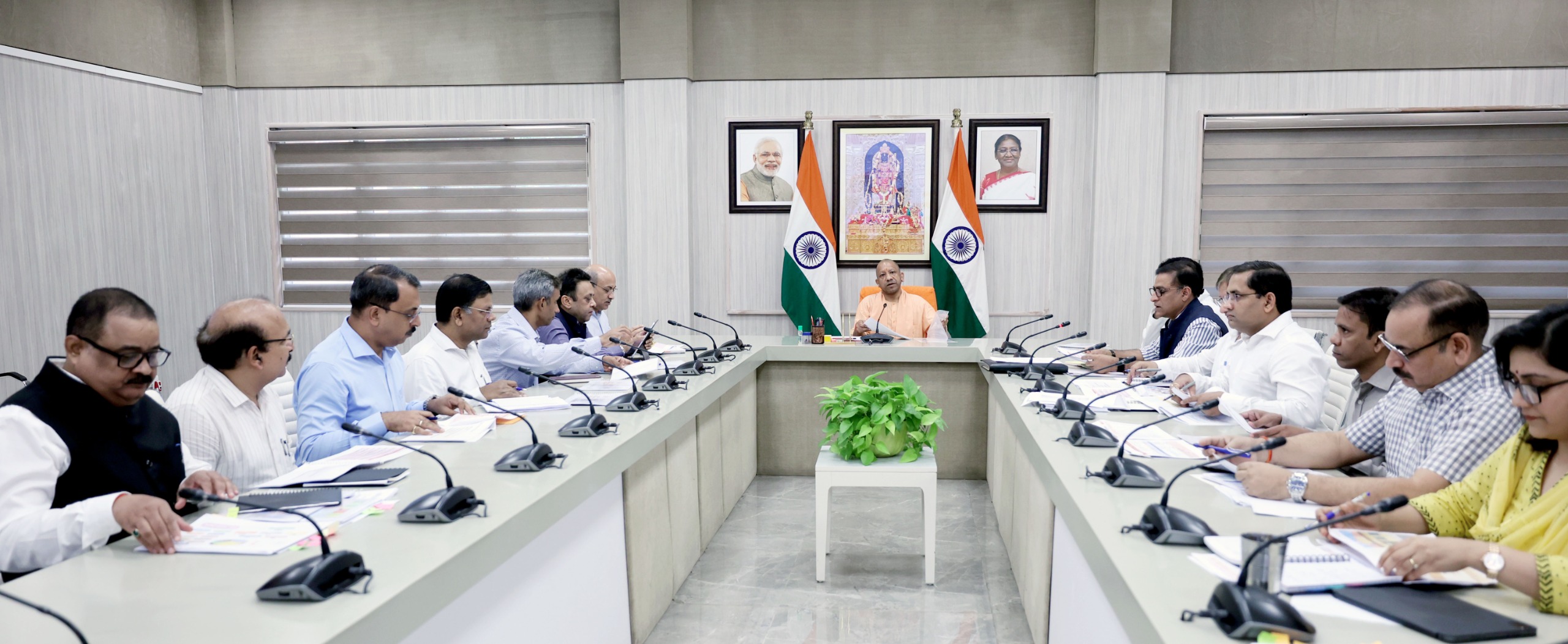 लखनऊ:योगी सरकार का बड़ा फैसला जिला मुख्यालयों वाली नगर पालिकाएं बनेंगी स्मार्ट और विकसित