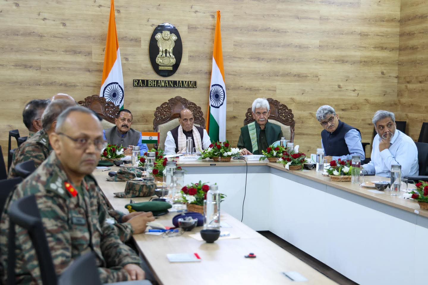 जम्मू:रक्षा मंत्री राजनाथ सिंह ने किश्तवाड़ बादल फटने की स्थिति की समीक्षा की