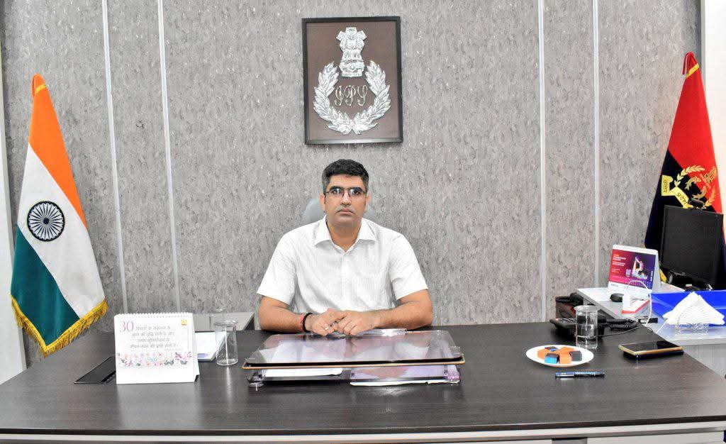 झांसी: नवागंतुक पुलिस महानिरीक्षक आकाश कुलहरि ने पदभार ग्रहण किया