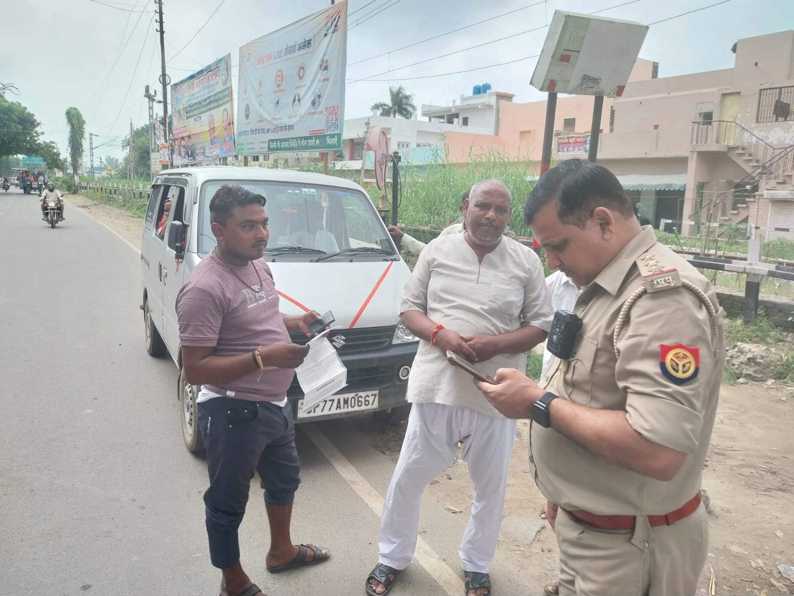 कन्नौज में डग्गामार वाहनों पर पुलिस की सख्ती, दो वाहन सीज