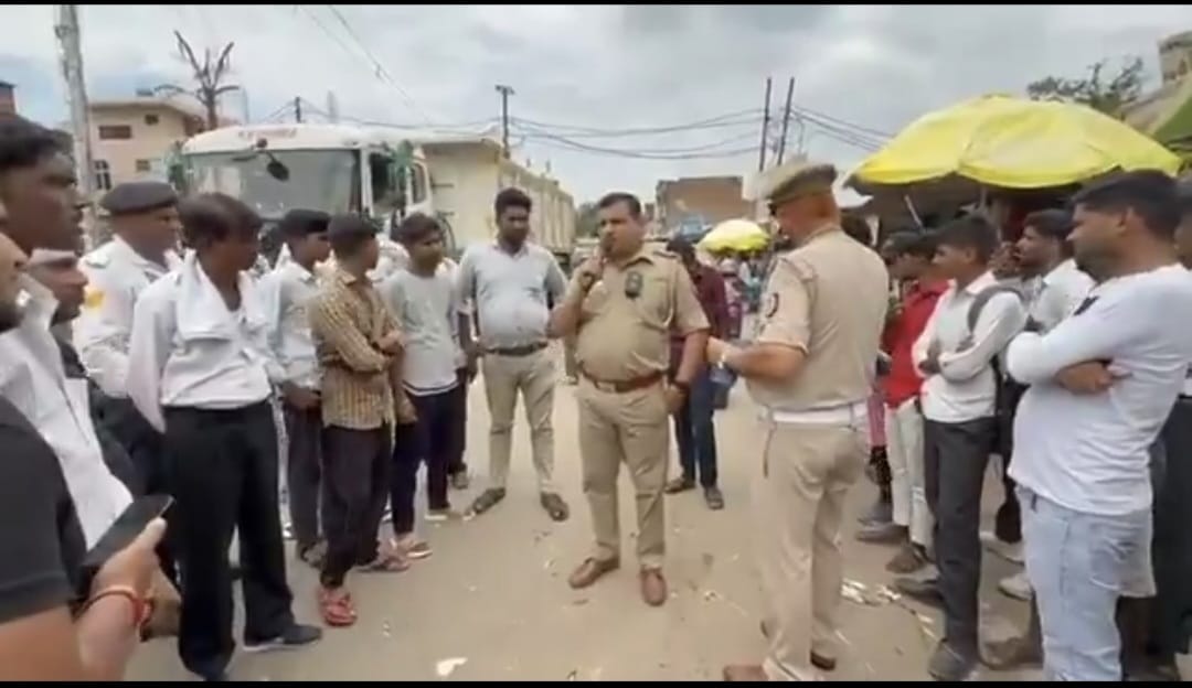 कन्नौज पुलिस ने चालकों को किया जागरूक, दिए आवश्यक दिशा-निर्देश