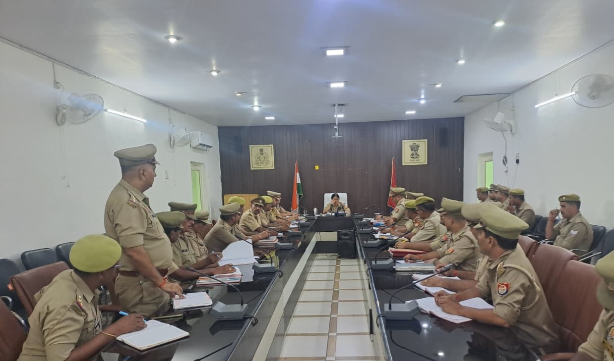 फर्रुखाबाद:पुलिस अधीक्षक आरती सिंह ने कायमगंज सर्किल की अपराध समीक्षा बैठक ली, दिए आवश्यक दिशा-निर्देश
