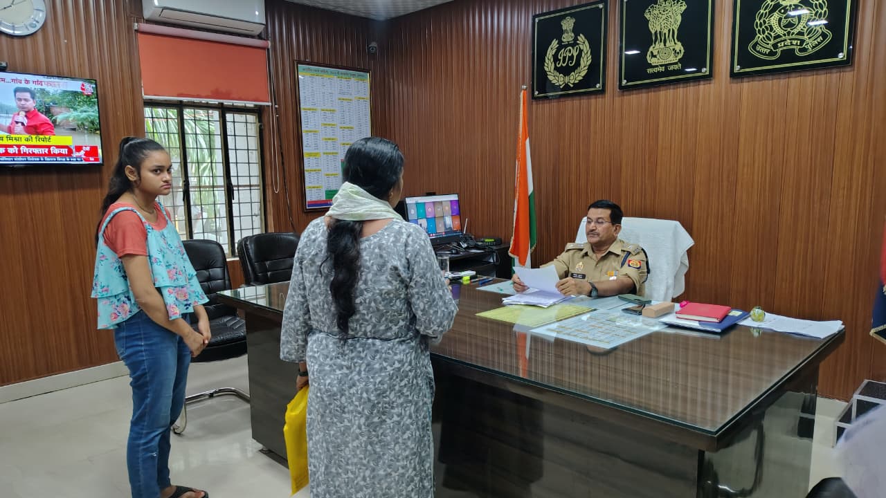 कन्नौज में पुलिस अधीक्षक ने सुनीं जनता की समस्याएं, अधिकारियों को त्वरित कार्रवाई के निर्देश