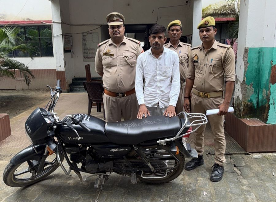 कन्नौज: तिर्वा पुलिस ने मोटरसाइकिल चोर को फर्जी नंबर प्लेट सहित किया गिरफ्तार