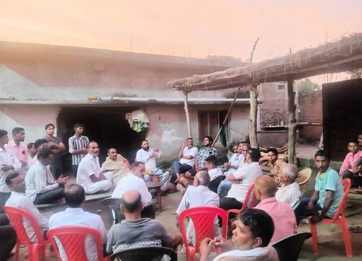 लखीमपुर खीरी : पूर्व विधायक विनय तिवारी ने बिजुआ ब्लॉक में पीडीए पर की चर्चा,बूथ स्तर पर संगठन को मजबूत करने पर दिया जोर