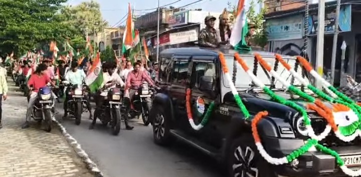 लखीमपुर खीरी : मैलानी में भव्य तिरंगा यात्रा के दौरान लोगों में दिखा जोश उत्साह और देशभक्ति के प्रति जुनून