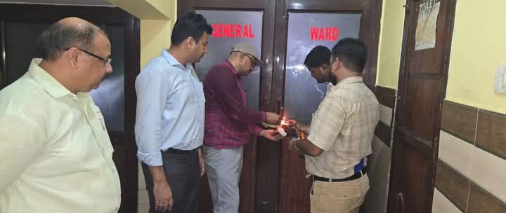 लखीमपुर खीरी : गोलदार अस्पताल की लापरवाही से प्रशूता के बच्चे की हुई मौत, अस्पताल सीज