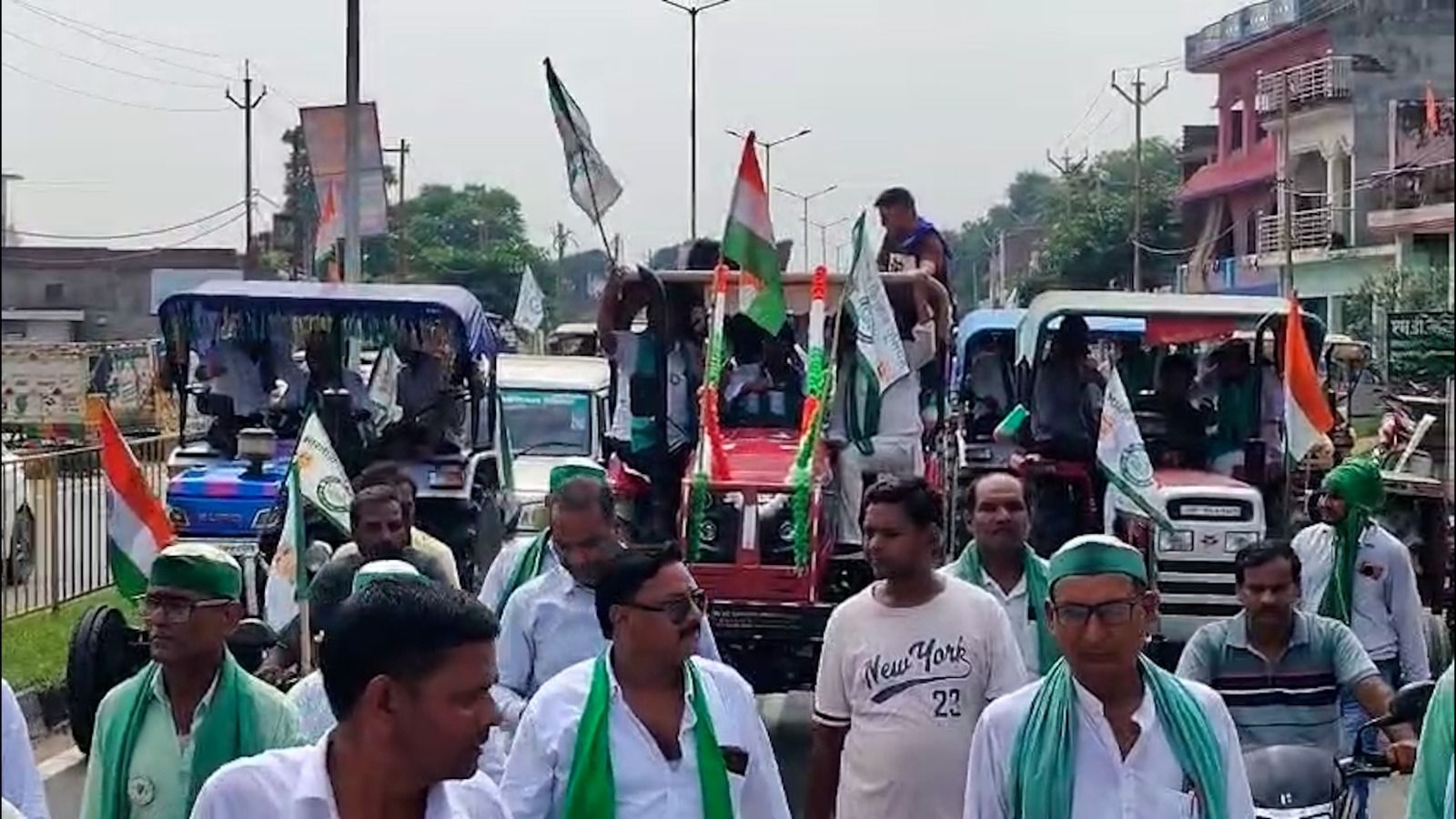 फर्रुखाबाद में किसानों की ट्रैक्टर तिरंगा यात्रा, लिंक एक्सप्रेसवे व गंगा नदी पर बांध की मांग ?