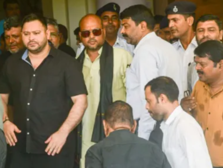 RJD में शामिल हो सकता है बीजेपी का यह विधायक! तेजस्वी आवास के बाहर देखे गए ?