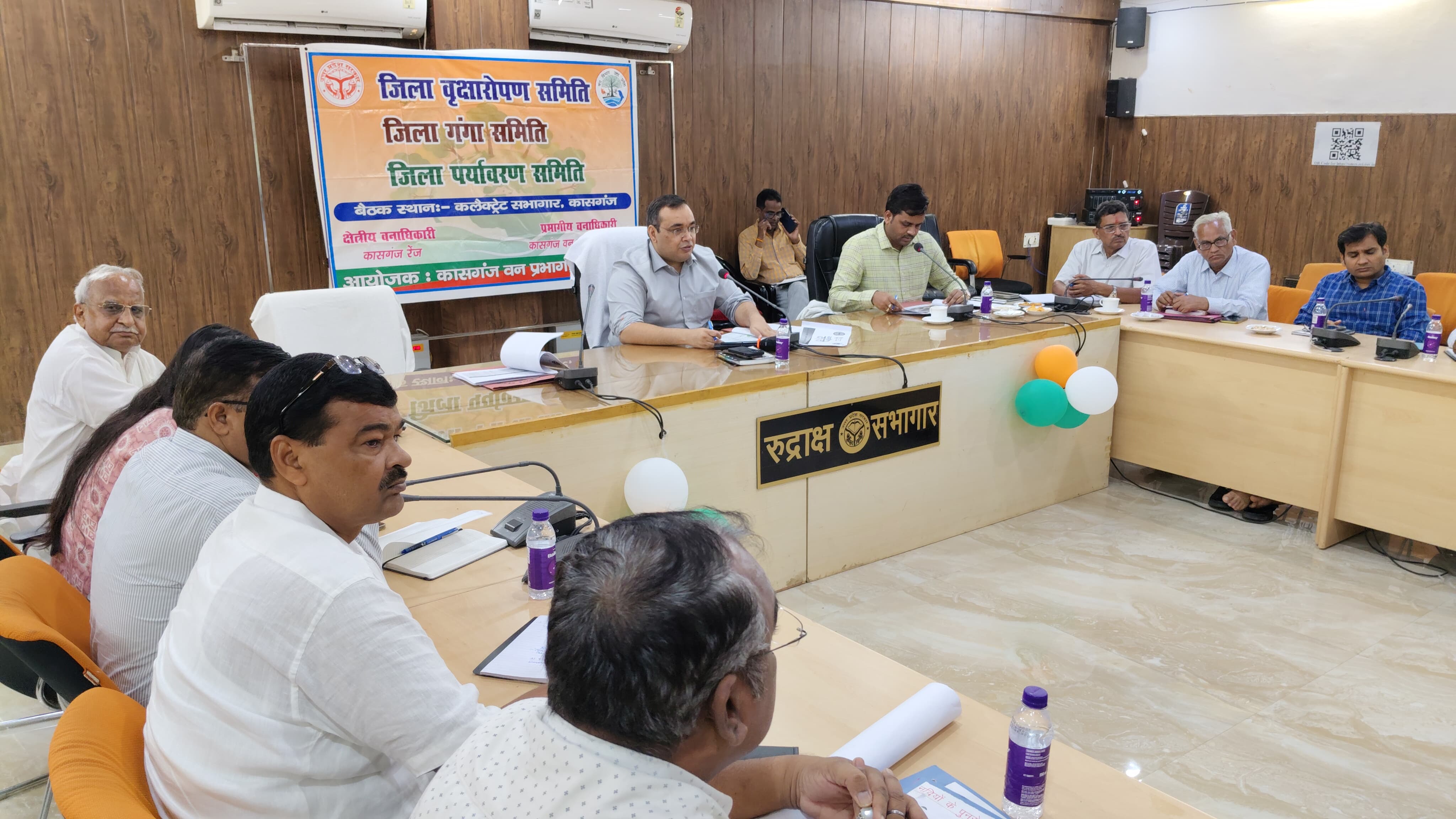 कलेक्ट्रेट कासगंज में जिलाधिकारी की अध्यक्षता में जिला गंगा समिति, जिला पर्यावरण समिति एवं जिला वृक्षारोपण समिति की संयुक्त बैठक आयोजित की गई।