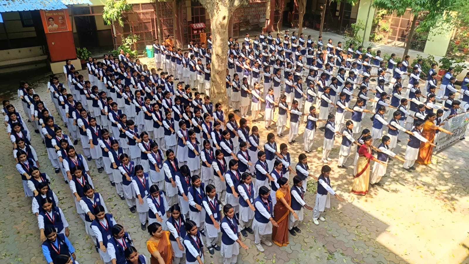 कासगंज :श्री द्रौपदी देवी जाजू सरस्वती बालिका इंटर कॉलेज के संयुक्त तत्वावधान में विद्यालय परिसर में “स्वच्छता ही सेवा” अभियान के अंतर्गत स्वच्छता जागरूकता कार्यक्रम का आयोजन किया गया