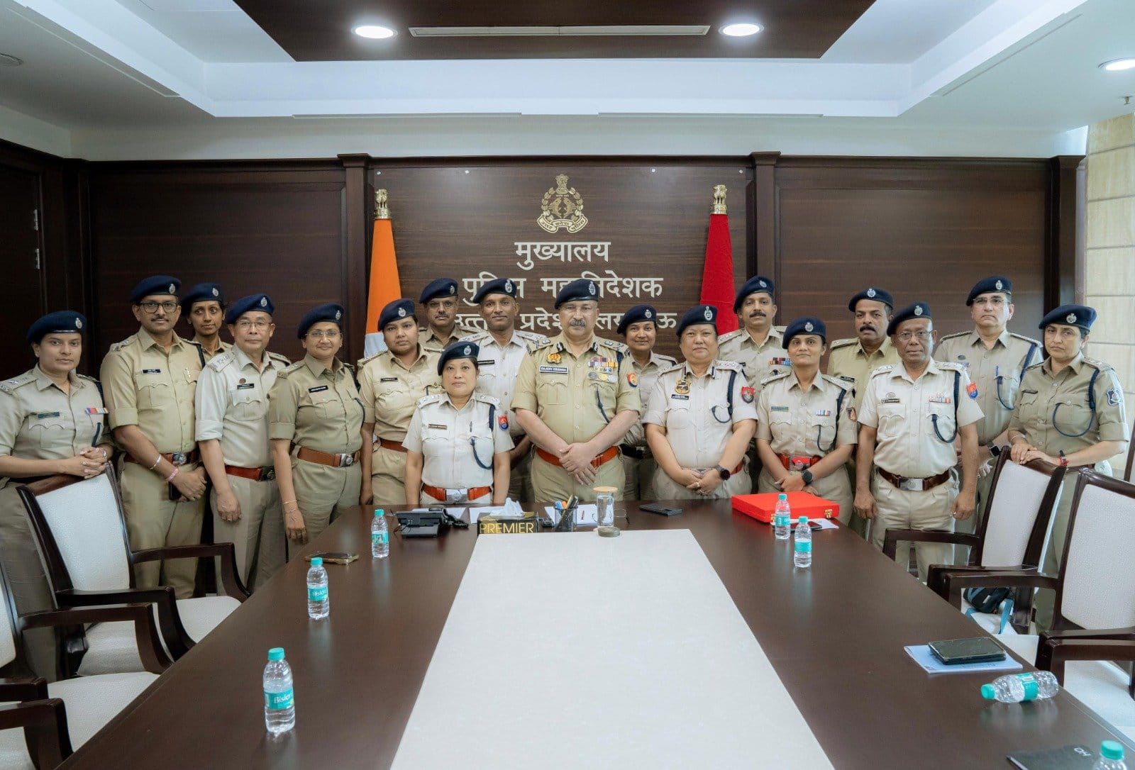 लखनऊ:प्रशिक्षु IPS अधिकारियों ने यूपी DGP राजीव कृष्ण से की मुलाकात।