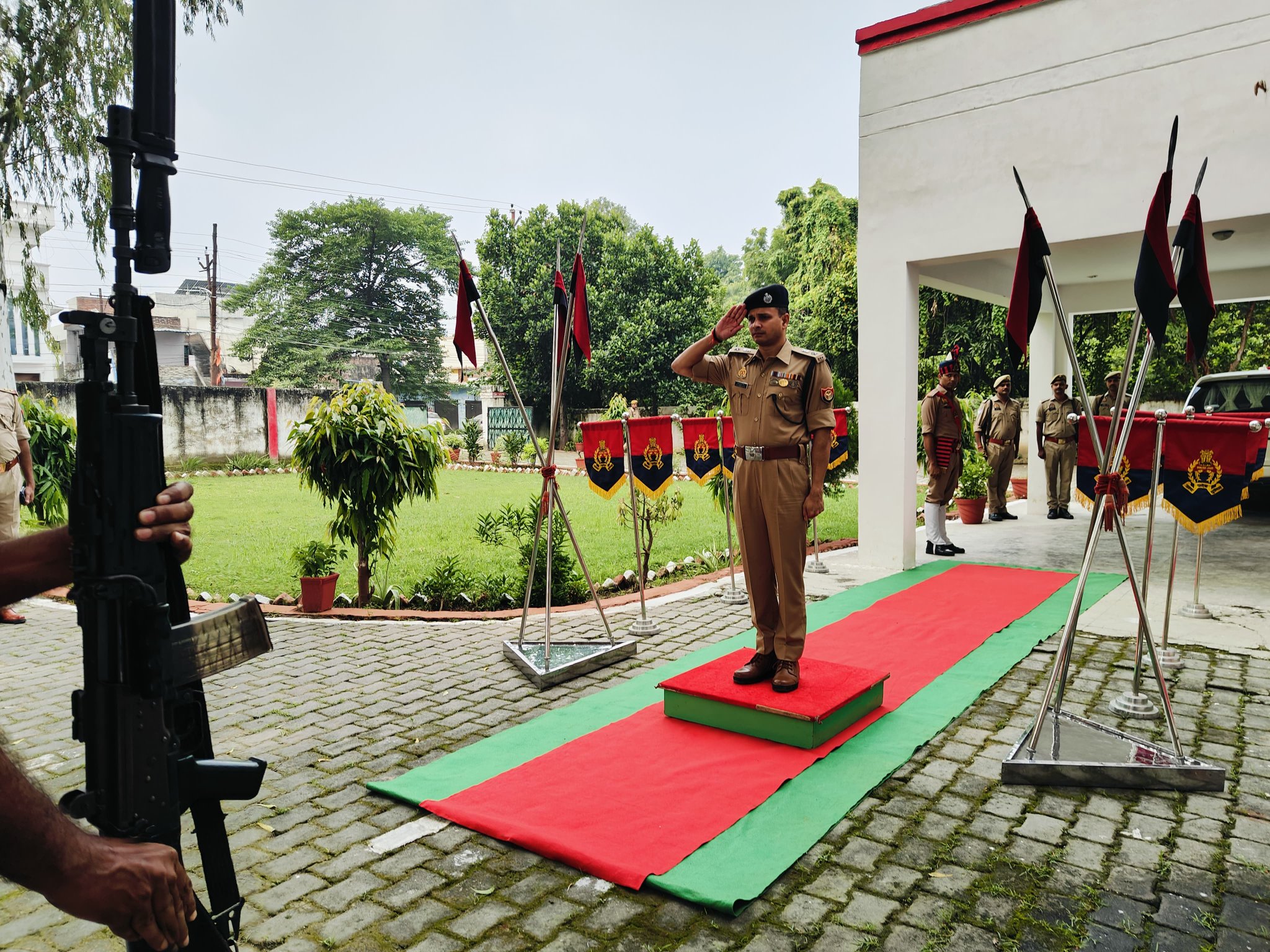 हरदोई: नवागत एसपी अशोक कुमार मीणा ने ग्रहण किया कार्यभार, पुलिस लाइन में ली सलामी