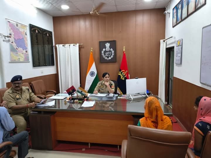 फर्रुखाबाद:एसपी ने गूगल मीट के जरिए की वर्चुअल जनसुनवाई, फरियादियों की समस्याओं के त्वरित निस्तारण के निर्देश।