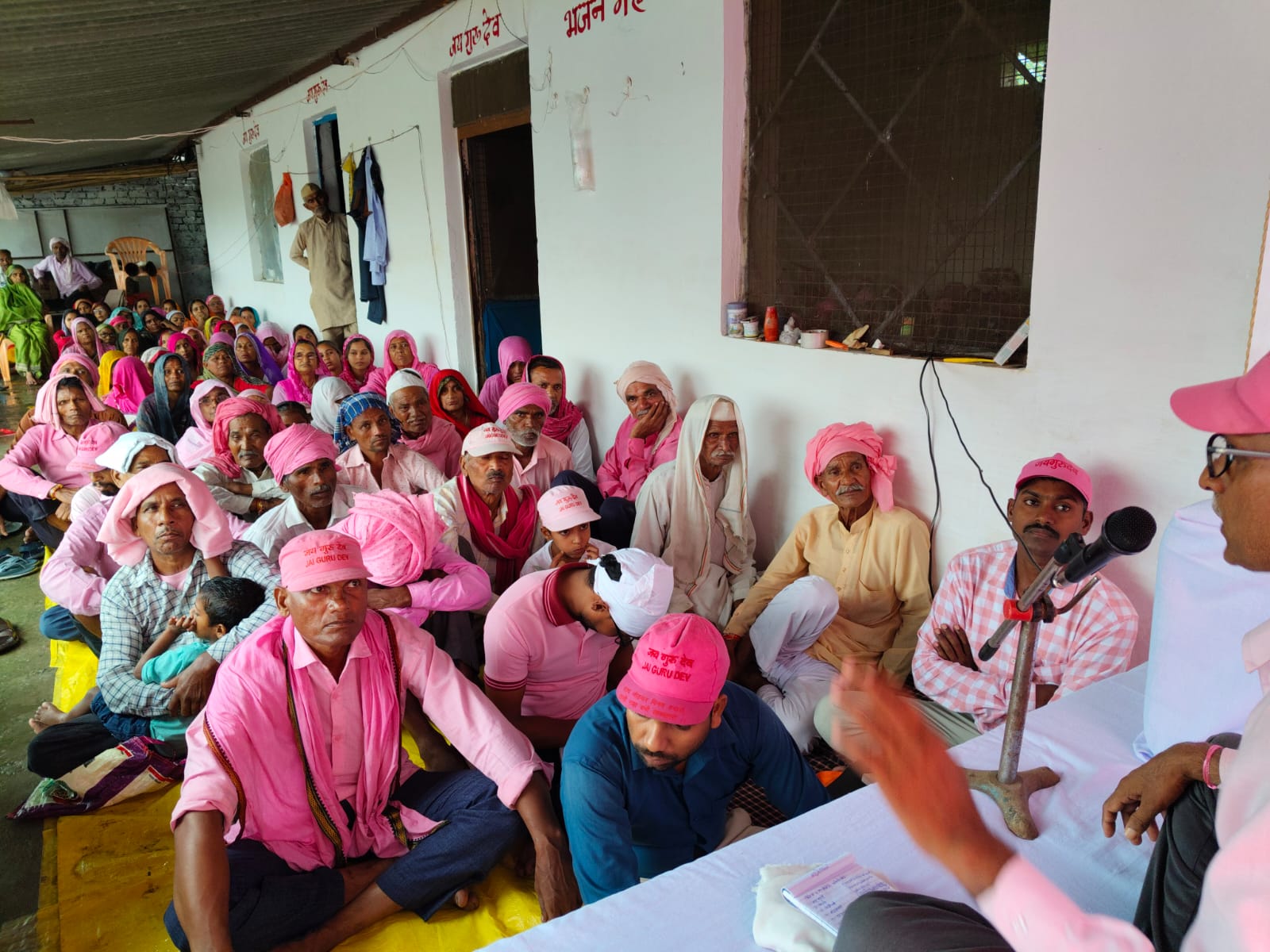 पीलीभीत : शिविर में प्रतिदिन कम से कम तीन घण्टे बैठकर साधना करने पर विशेष जोर दिया गया।