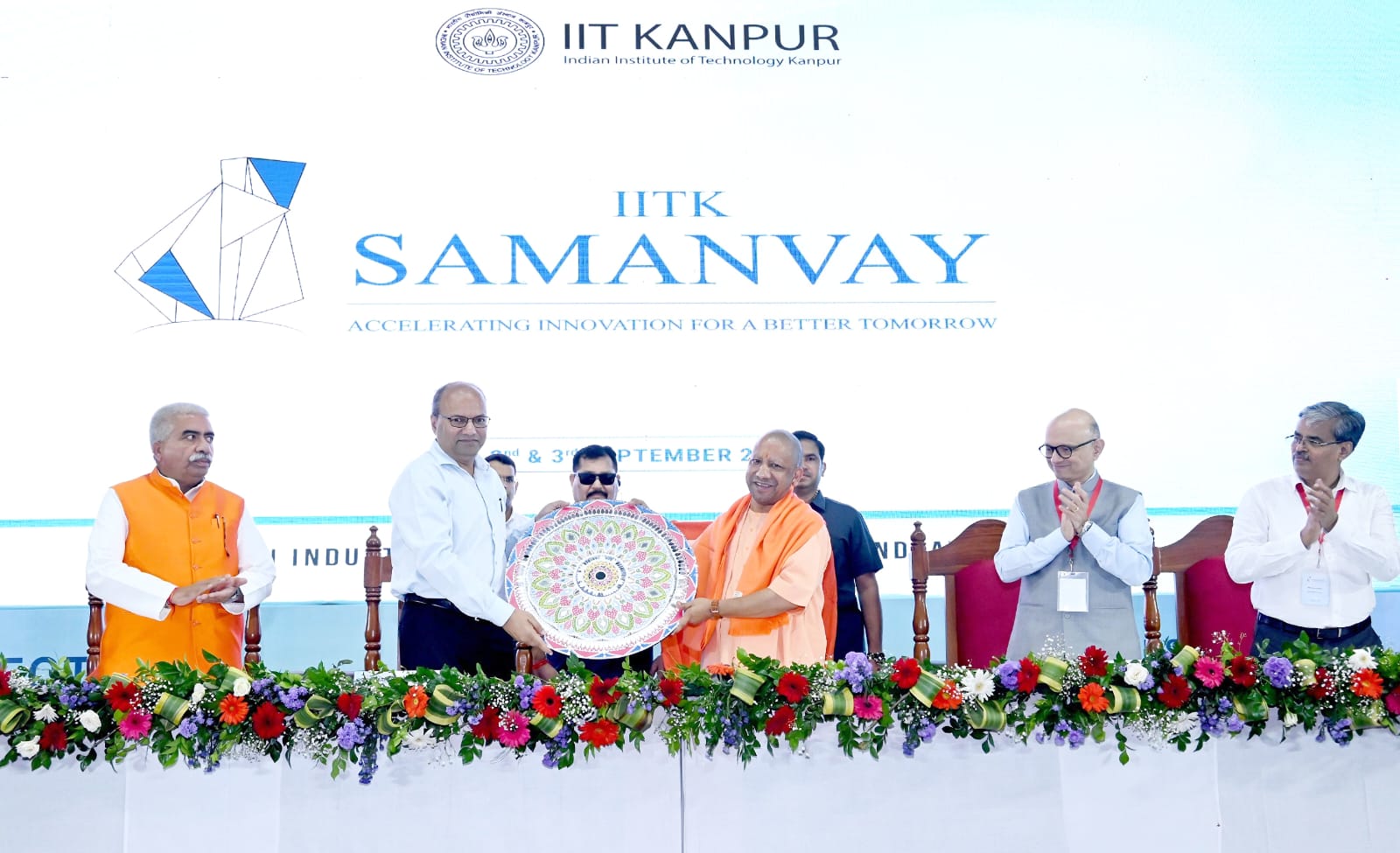 मुख्यमंत्री योगी आदित्यनाथ IIT कानपुर के 'समन्वय' कार्यक्रम में हुए शामिल।