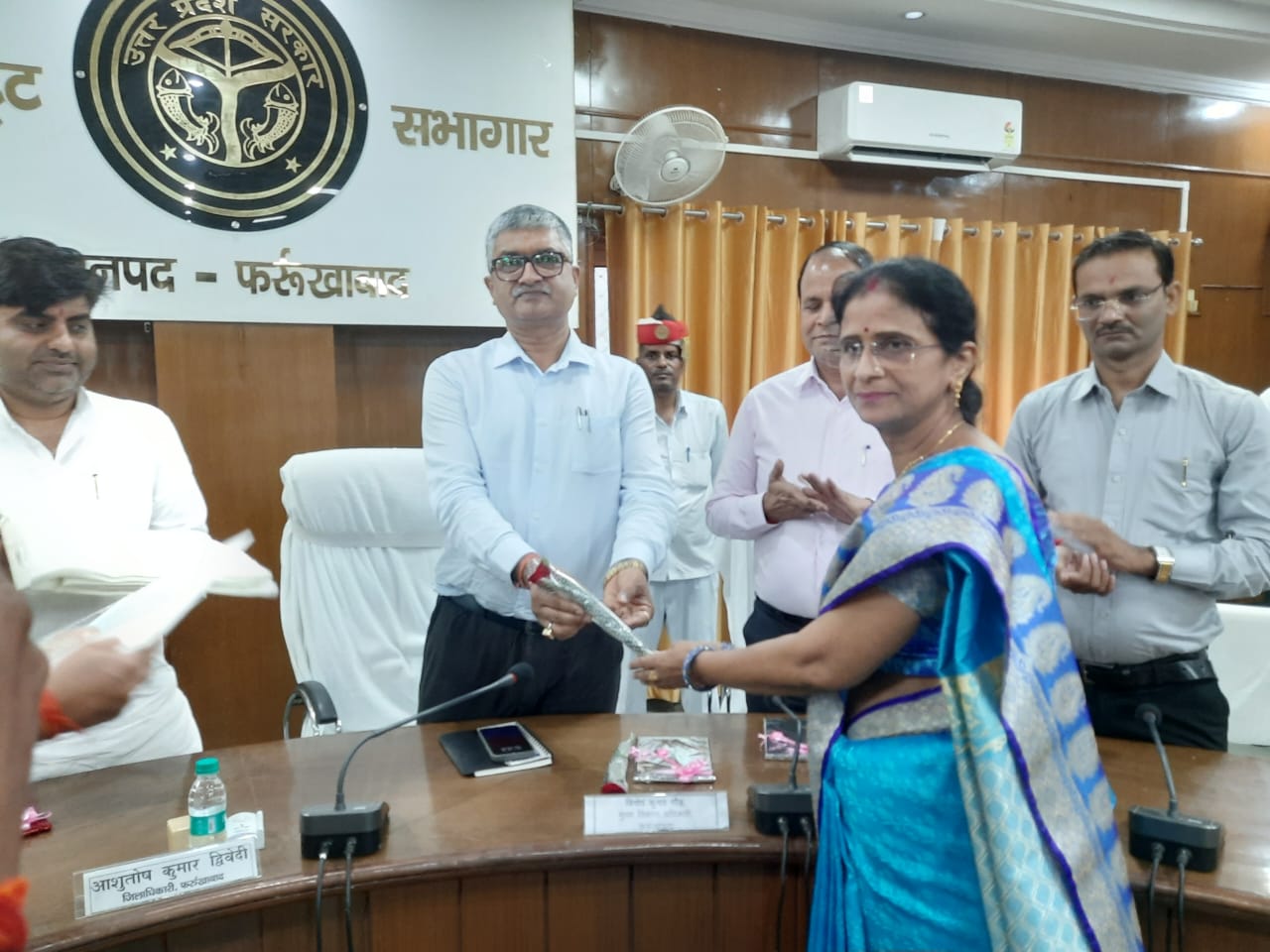 फर्रुखाबाद में शिक्षक दिवस पर सम्मान समारोह, उत्कृष्ट शिक्षकों को किया गया सम्मानित