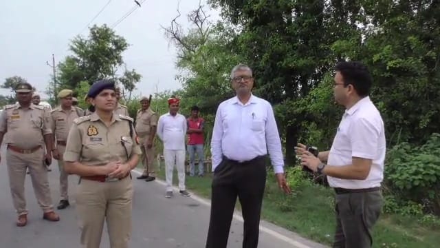 फर्रूखाबाद में जिलाधिकारी व पुलिस अधीक्षक ने किया बाढ़ प्रभावित क्षेत्रों का निरीक्षण