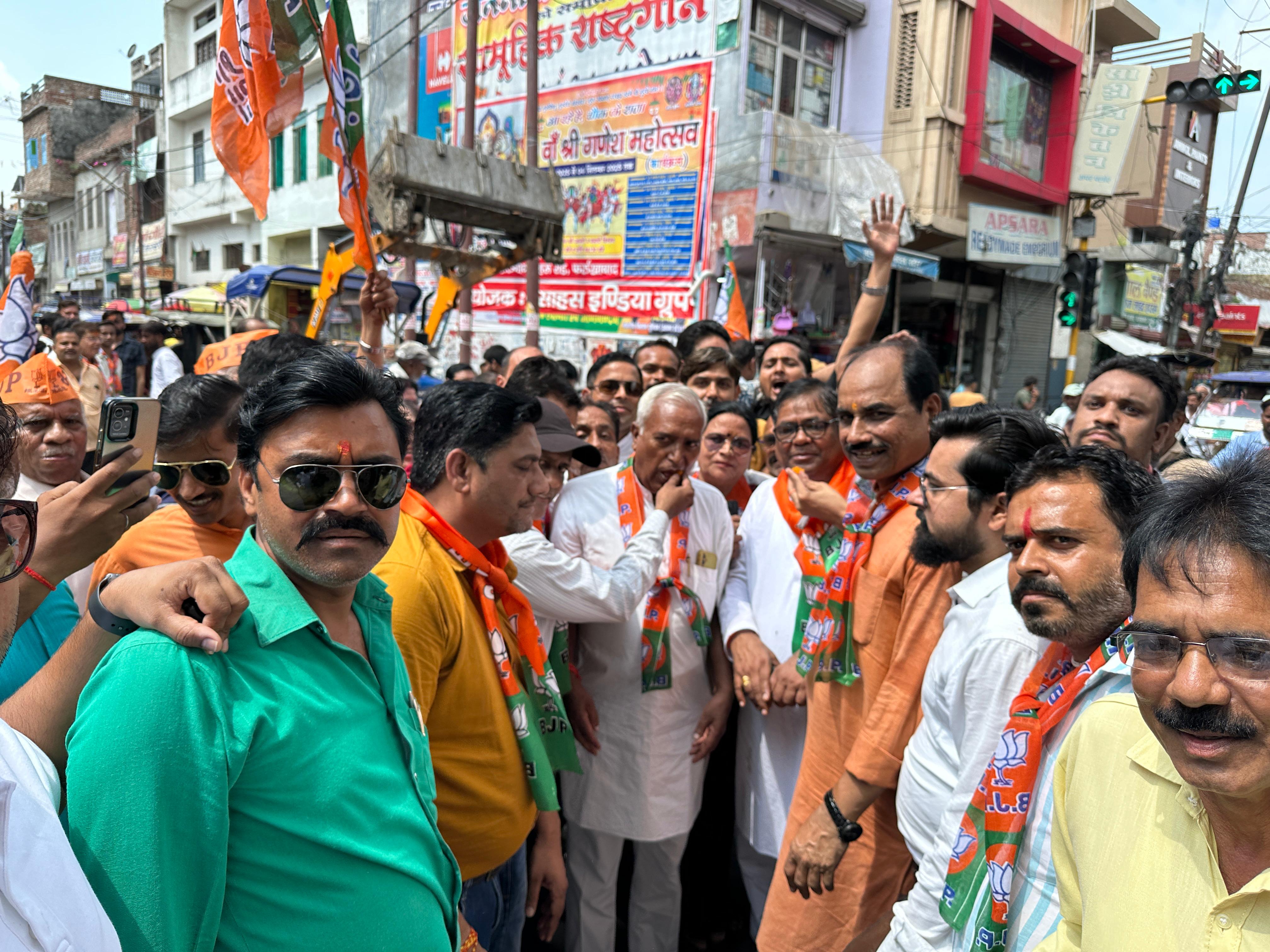 फर्रुखाबाद:एनडीए उम्मीदवार सी.पी. राधाकृष्णन की उपराष्ट्रपति पद पर ऐतिहासिक जीत पर भाजपा कार्यकर्ताओं ने मनाई खुशी