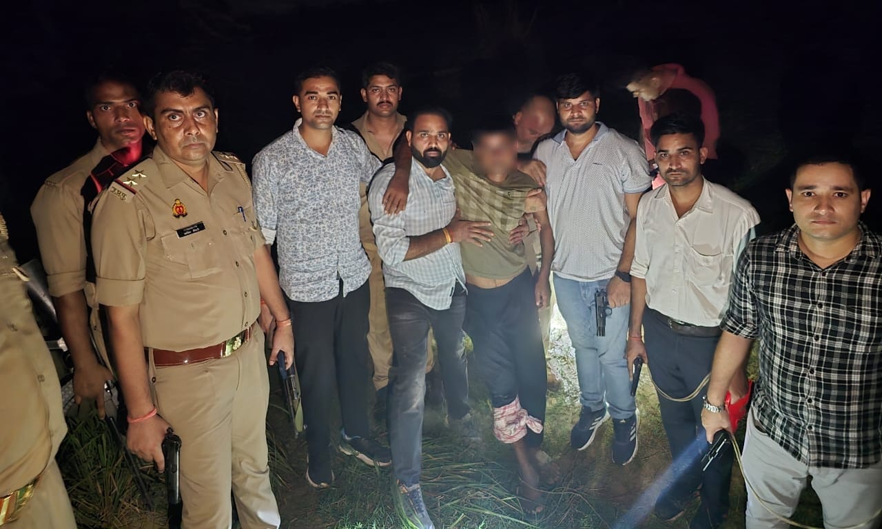 फर्रुखाबाद में पुलिस मुठभेड़, 25 हजार का इनामी गैंगस्टर घायल।