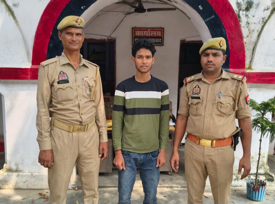 फर्रुखाबाद:शमसाबाद पुलिस ने हत्या का प्रयास करने वाले आरोपी को अवैध तमंचे संग दबोचा