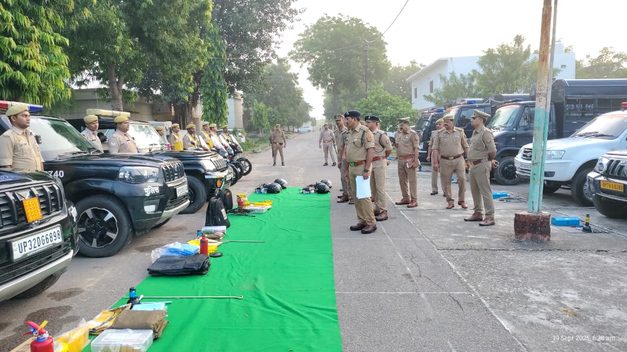 कन्नौज: पुलिस अधीक्षक ने किया शुक्रवार परेड का निरीक्षण, नवआरक्षियों के प्रशिक्षण की गुणवत्ता की समीक्षा
