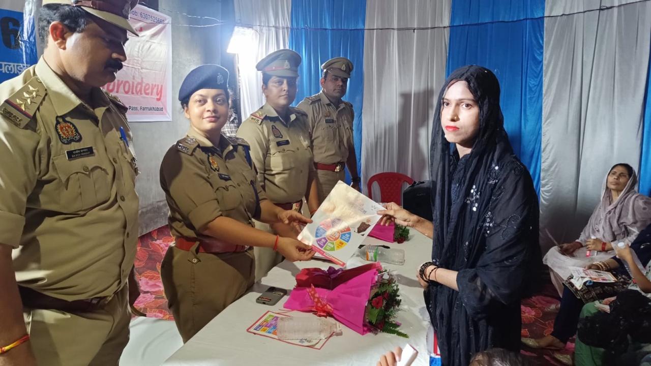 फर्रुखाबाद:महिला सशक्तिकरण की ओर एक कदम – मिशन शक्ति 5.0 के तहत जरदोज़ी कार्य करने वाली महिलाओं का सम्मान