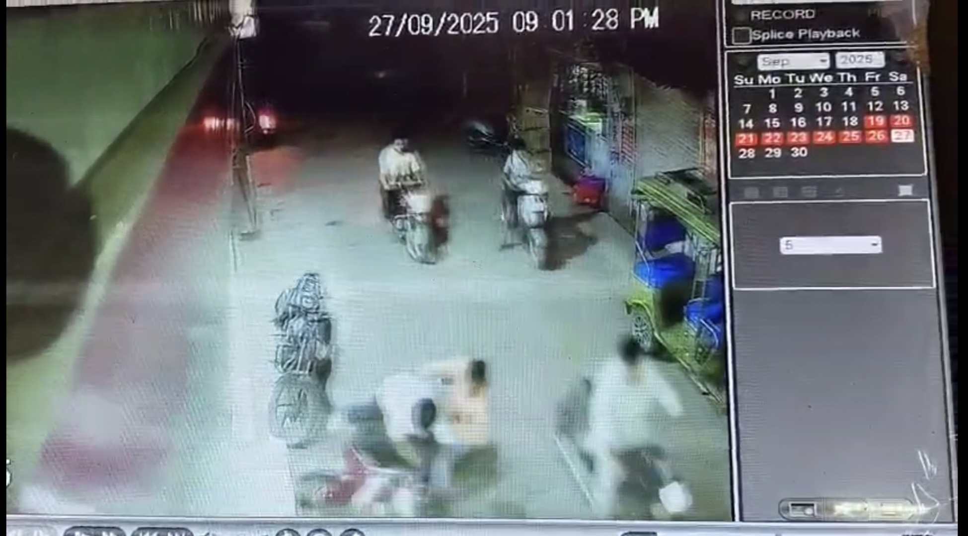 फर्रुखाबाद सिविल लाइन में दबंगई का मामला तूल पकड़ा, बुलेट सवार ने दो भाइयों को मारी टक्कर, CCTV में कैद हुई घटना